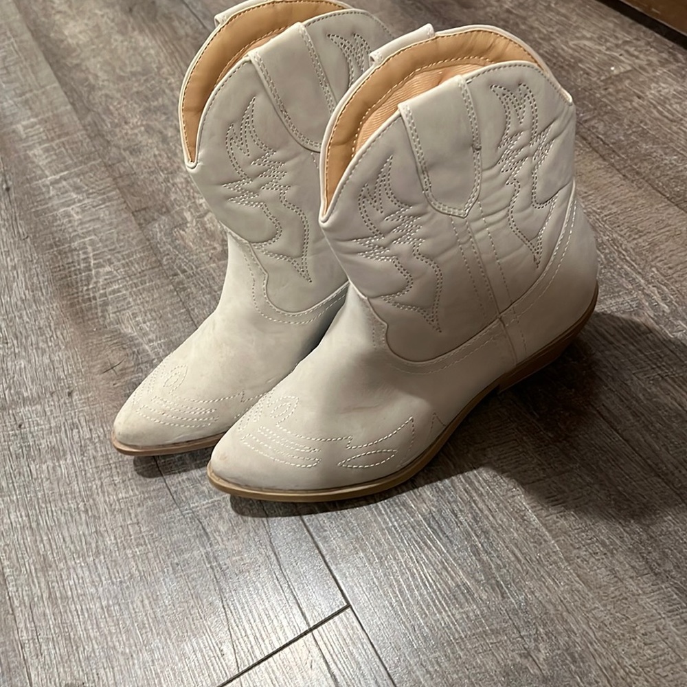 Shortcut cowgirl boots